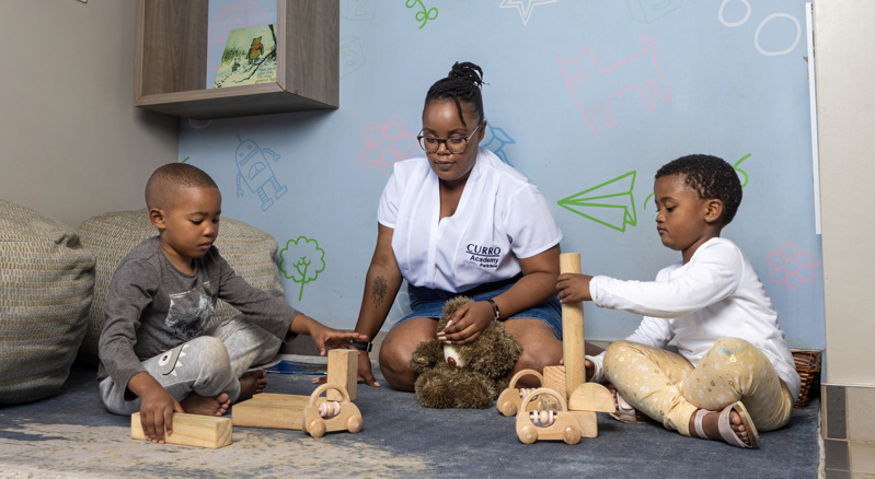 Teachers have assistants  Our classes are divided by age and each teacher have assistants who help them in class. This ensures that each child gets the care and attention they need, and that they can optimally benefit from our preschool programme.